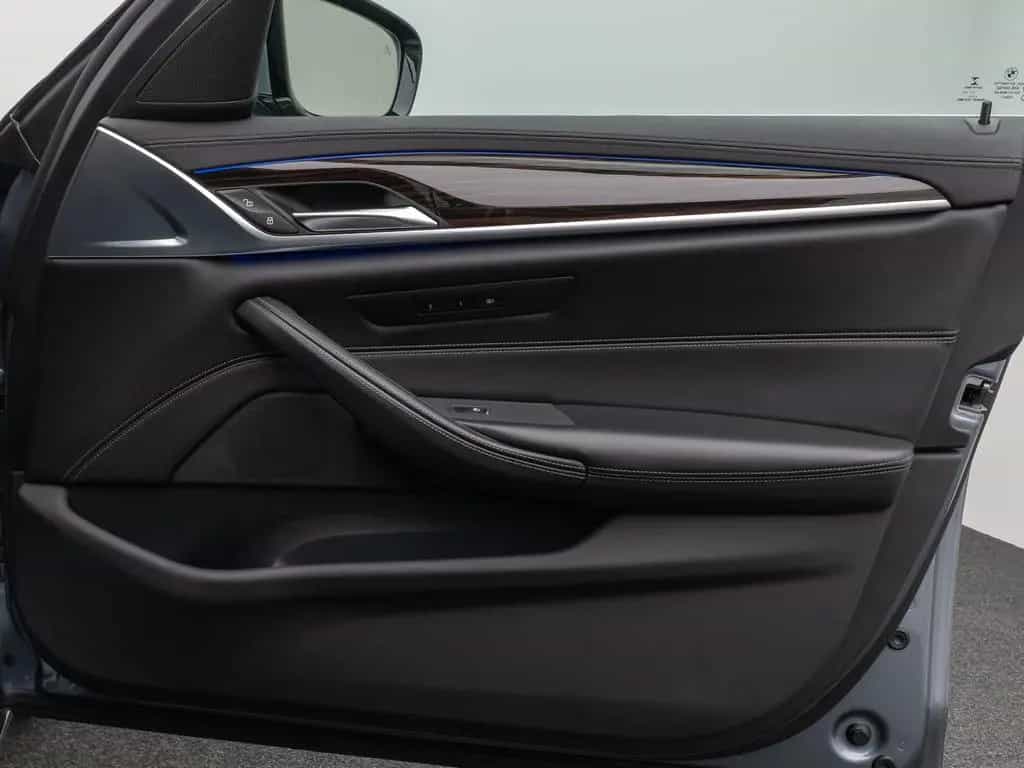 BMW 5 Series 540i xD Luxury Line Kamera HUD HiFi Komfort AHK 04/2018-photo-30