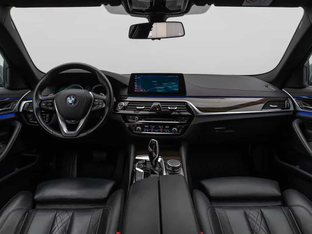 BMW 5 Series 540i xD Luxury Line Kamera HUD HiFi Komfort AHK 04/2018-photo-38