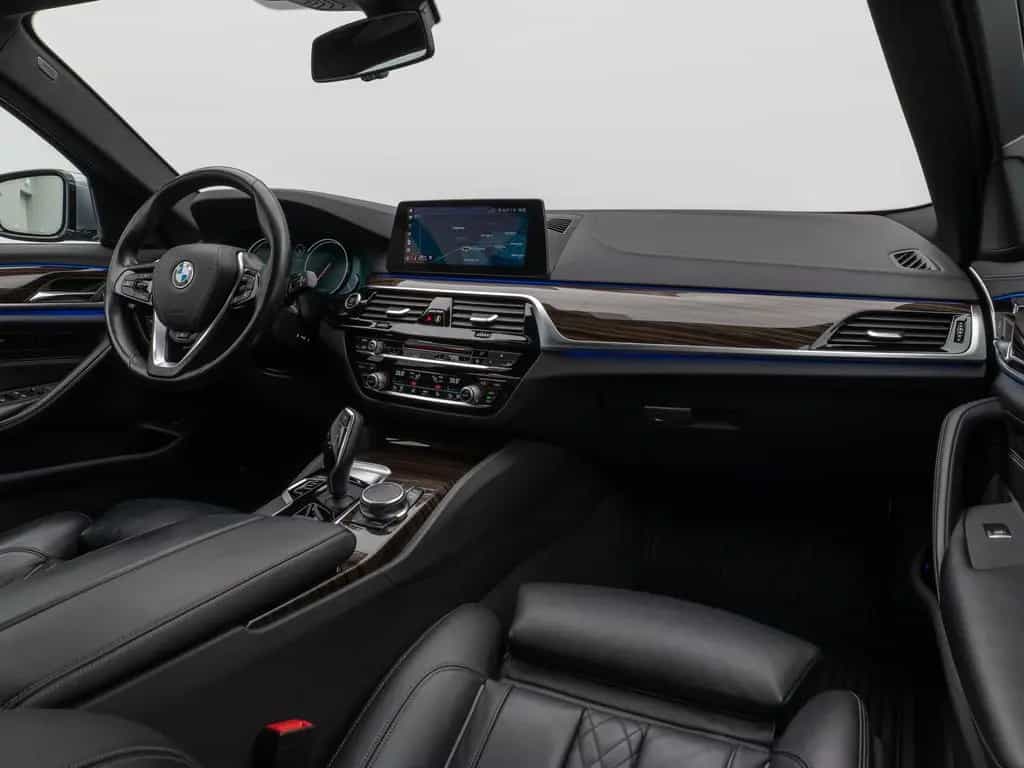 BMW 5 Series 540i xD Luxury Line Kamera HUD HiFi Komfort AHK 04/2018-photo-39