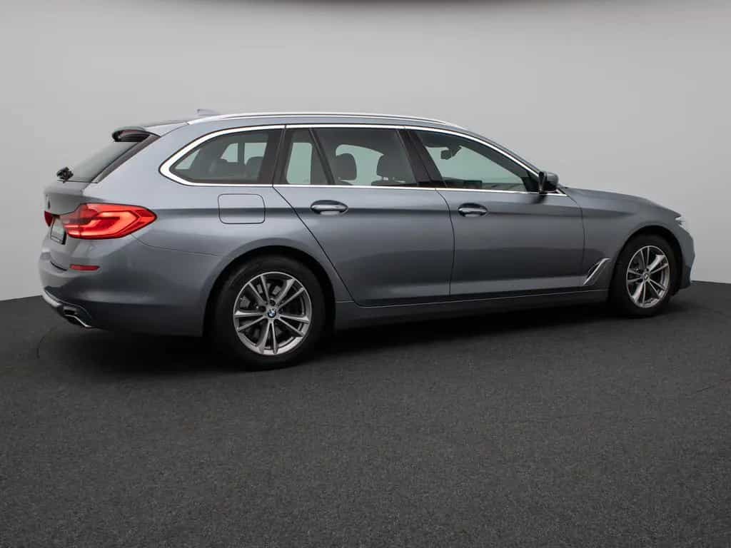 BMW 5 Series 540i xD Luxury Line Kamera HUD HiFi Komfort AHK 04/2018-photo-5