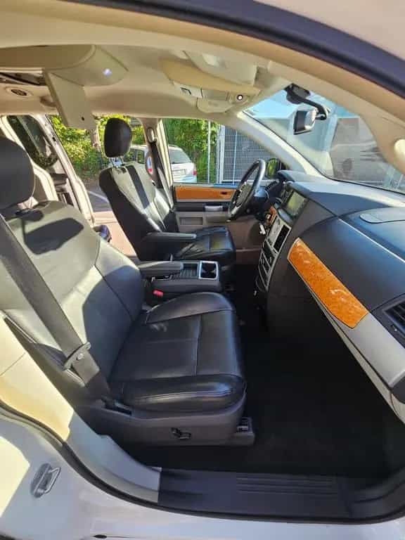 Chrysler Grand Voyager Limited 01/2009-photo-18