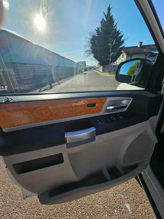Chrysler Grand Voyager Limited 01/2009-photo-6