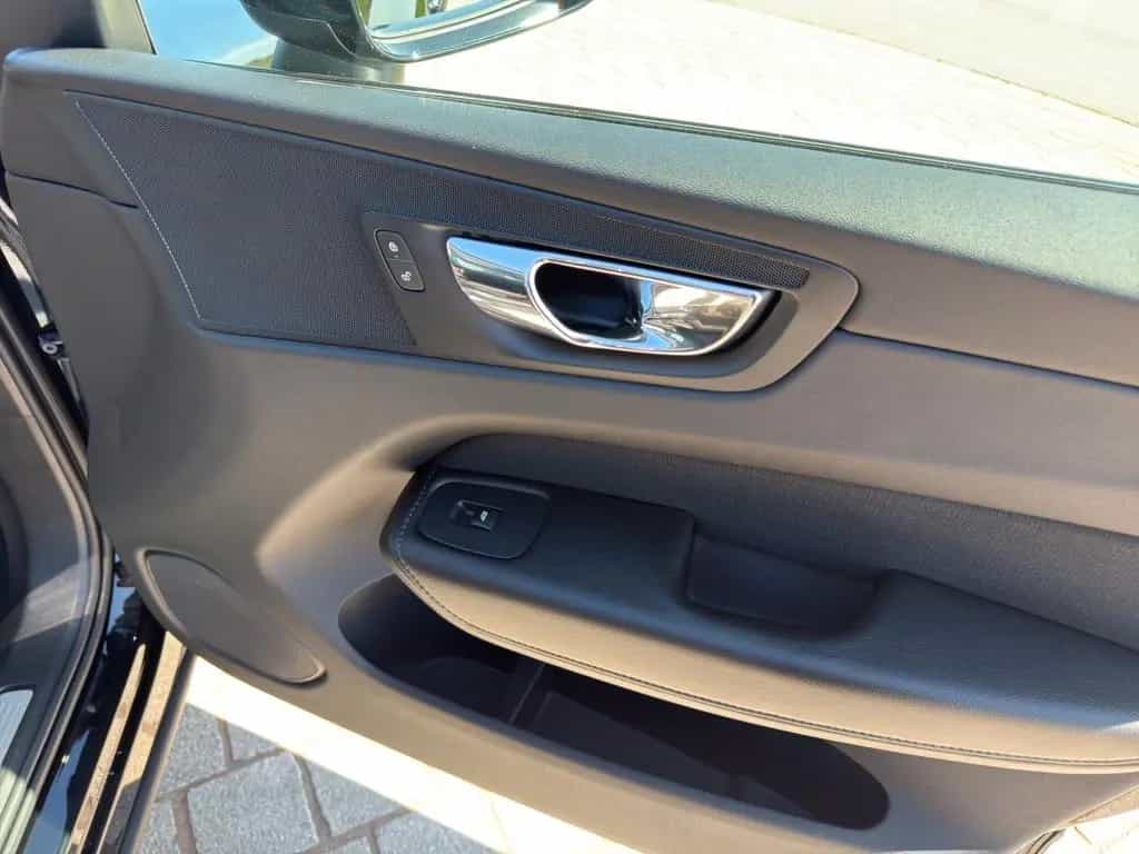 Volvo XC 60 2.0 Momentum 2WD|NAVI|Panorama|1.Hand! 12/2018-photo-25