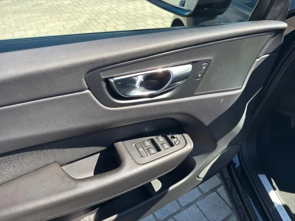 Volvo XC 60 2.0 Momentum 2WD|NAVI|Panorama|1.Hand! 12/2018-photo-9