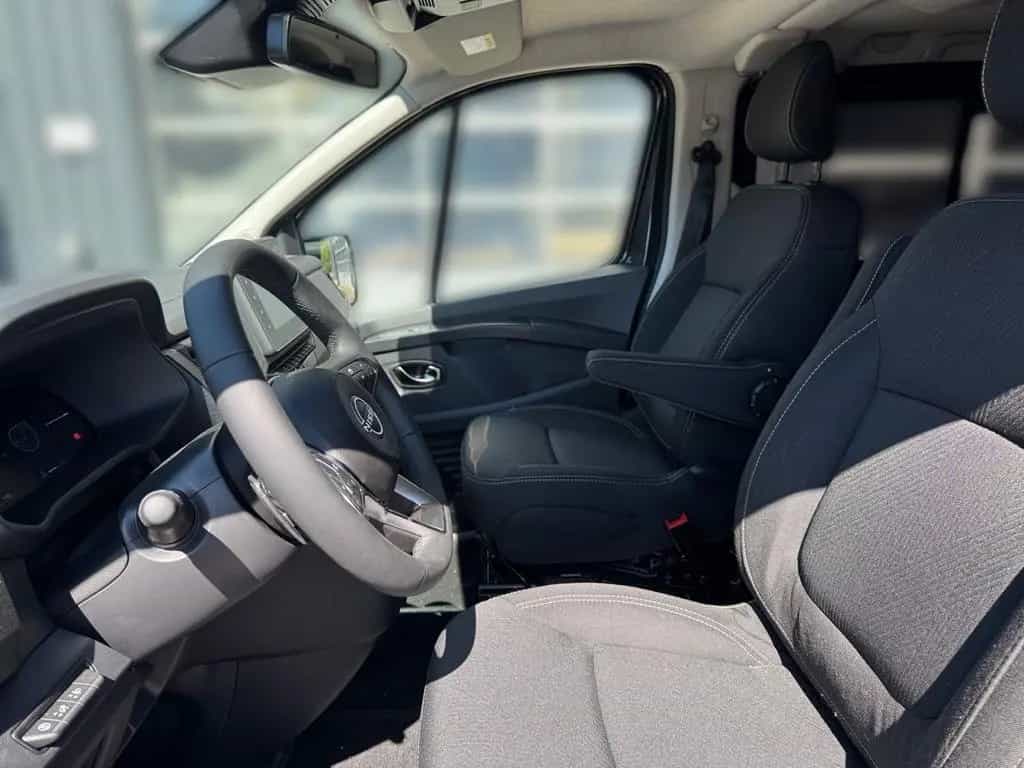 Nissan Primastar 170PS Automatik TEKNA 19"Allwetter AHK 04/2026-photo-6
