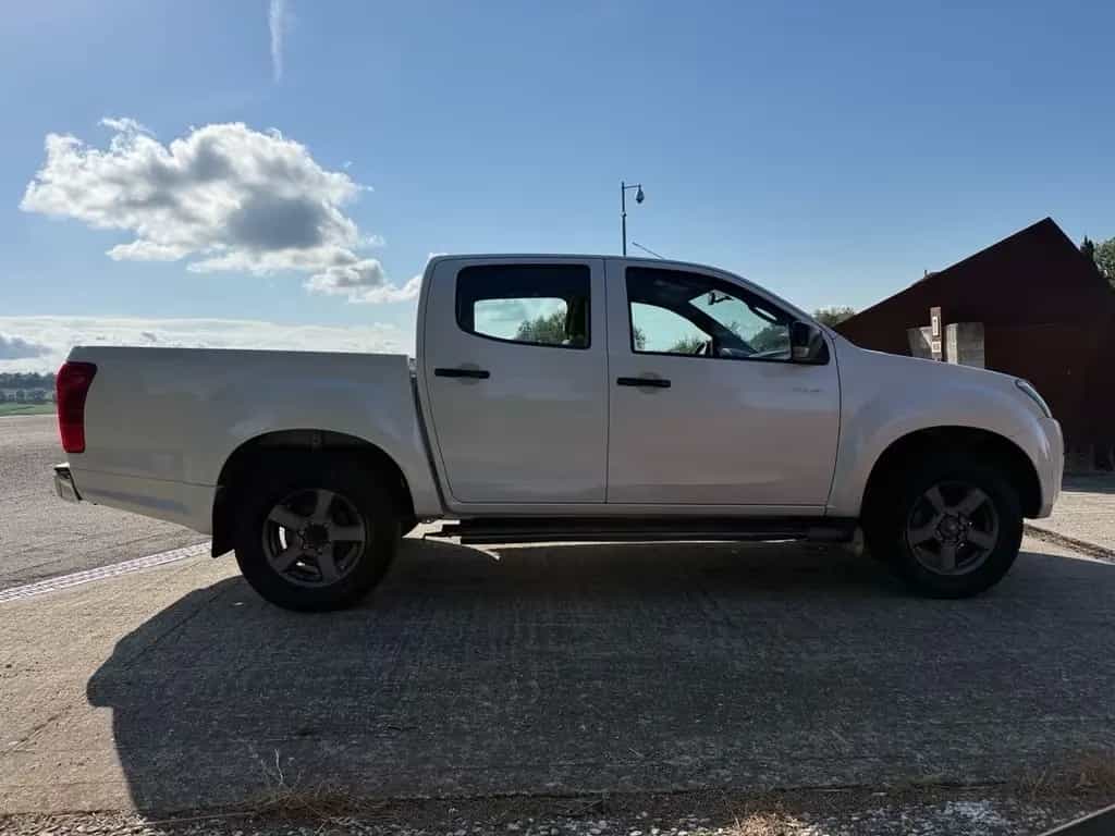 Isuzu D-Max 2.5 Crew Cab Quasar A/T 4WD 11/2016-photo-3