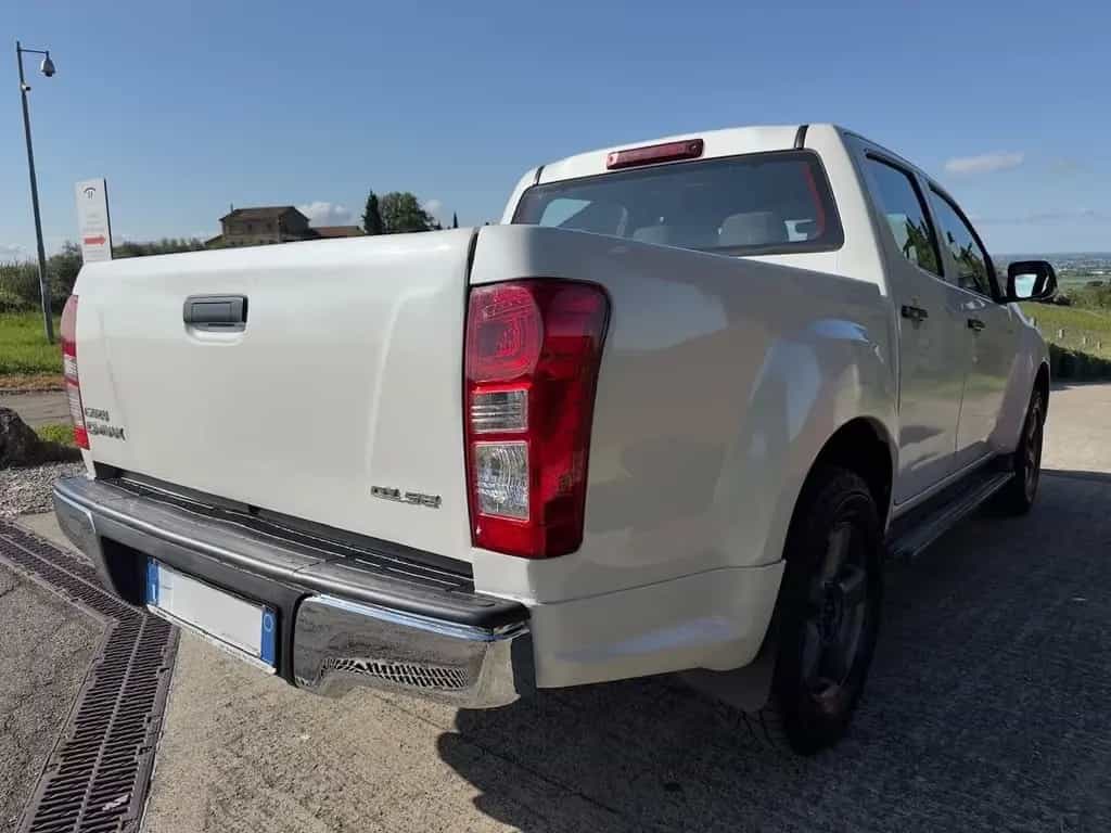 Isuzu D-Max 2.5 Crew Cab Quasar A/T 4WD 11/2016-photo-4