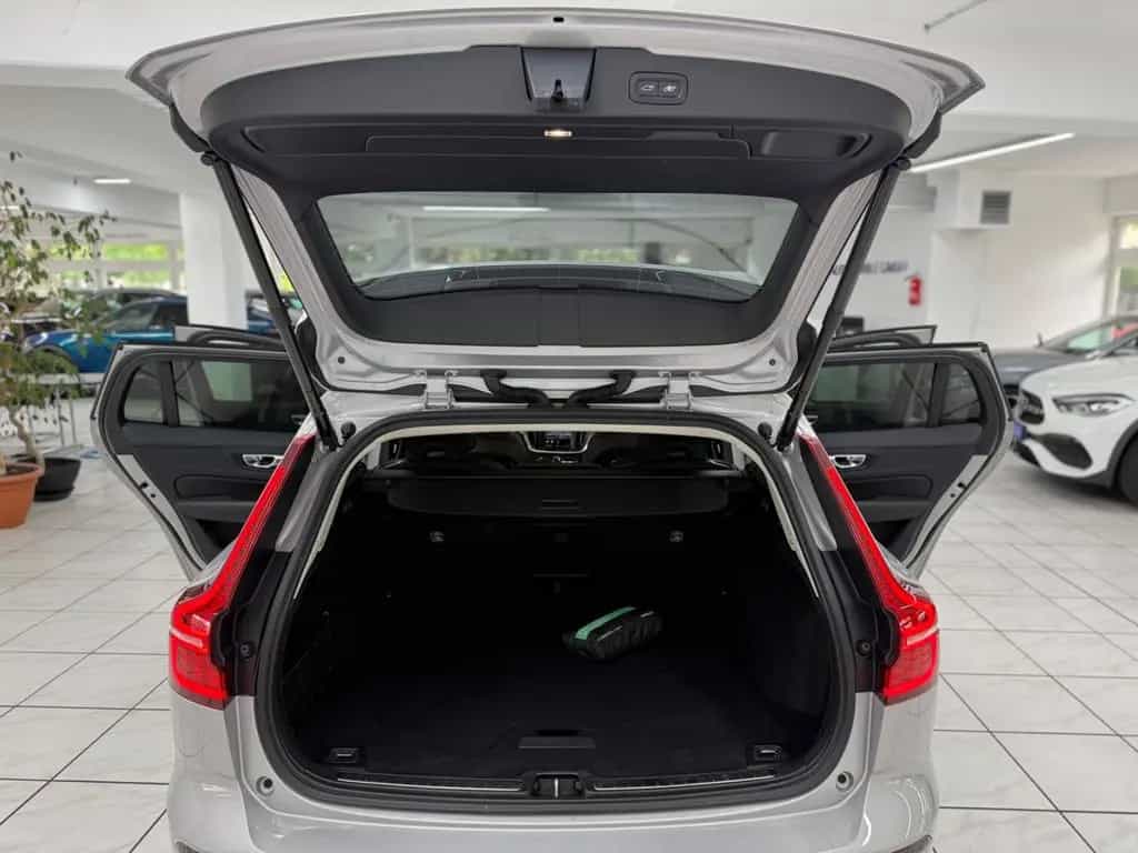 Volvo V60 Kombi Plus Dark*LED*AHK*Kamera*Standheizun 03/2023-photo-11