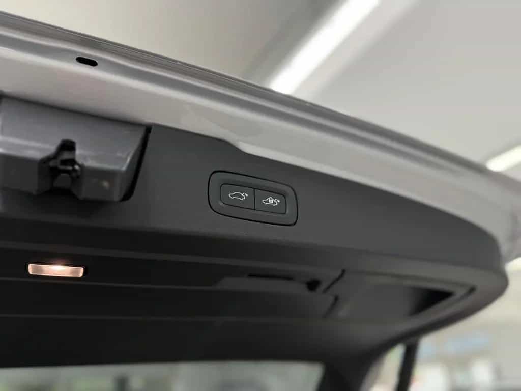 Volvo V60 Kombi Plus Dark*LED*AHK*Kamera*Standheizun 03/2023-photo-12