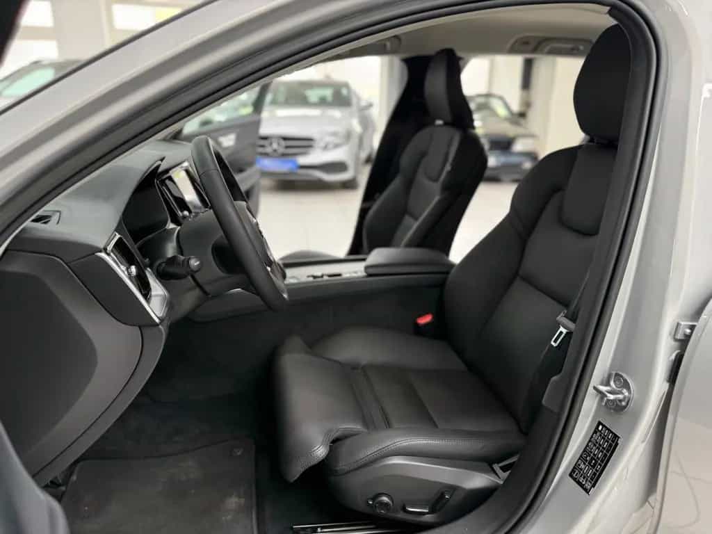 Volvo V60 Kombi Plus Dark*LED*AHK*Kamera*Standheizun 03/2023-photo-14