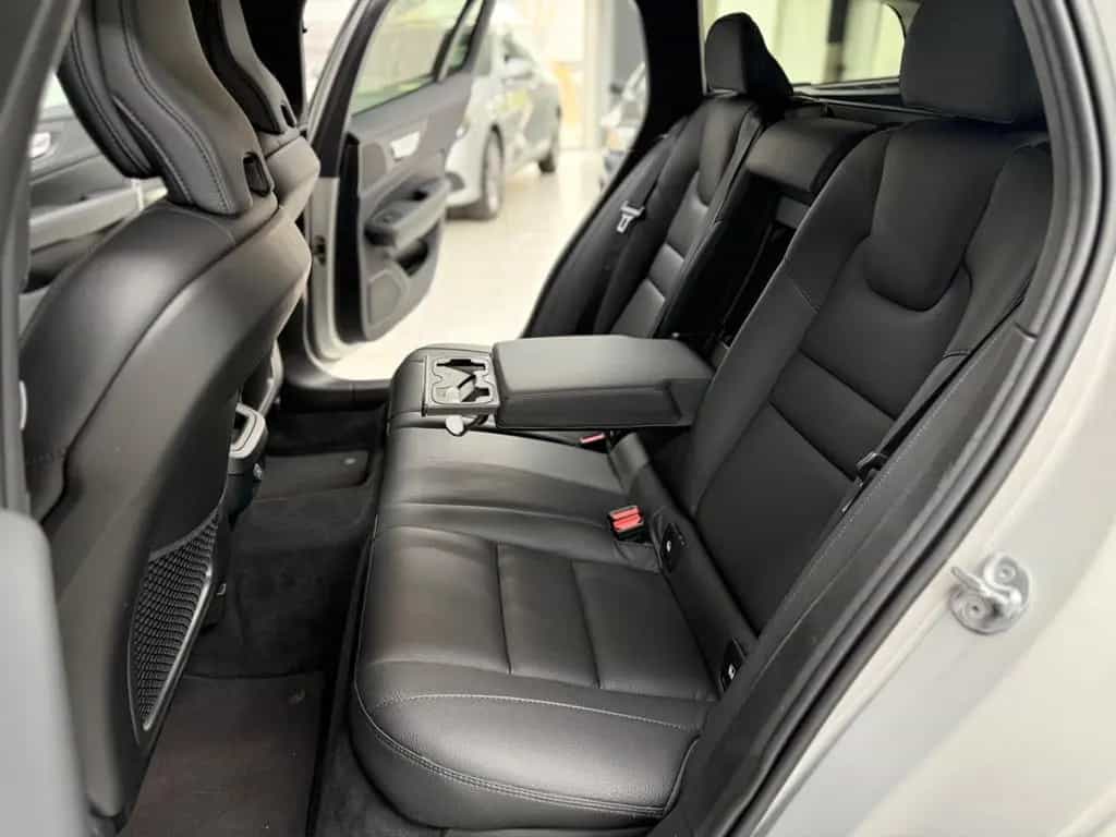 Volvo V60 Kombi Plus Dark*LED*AHK*Kamera*Standheizun 03/2023-photo-15