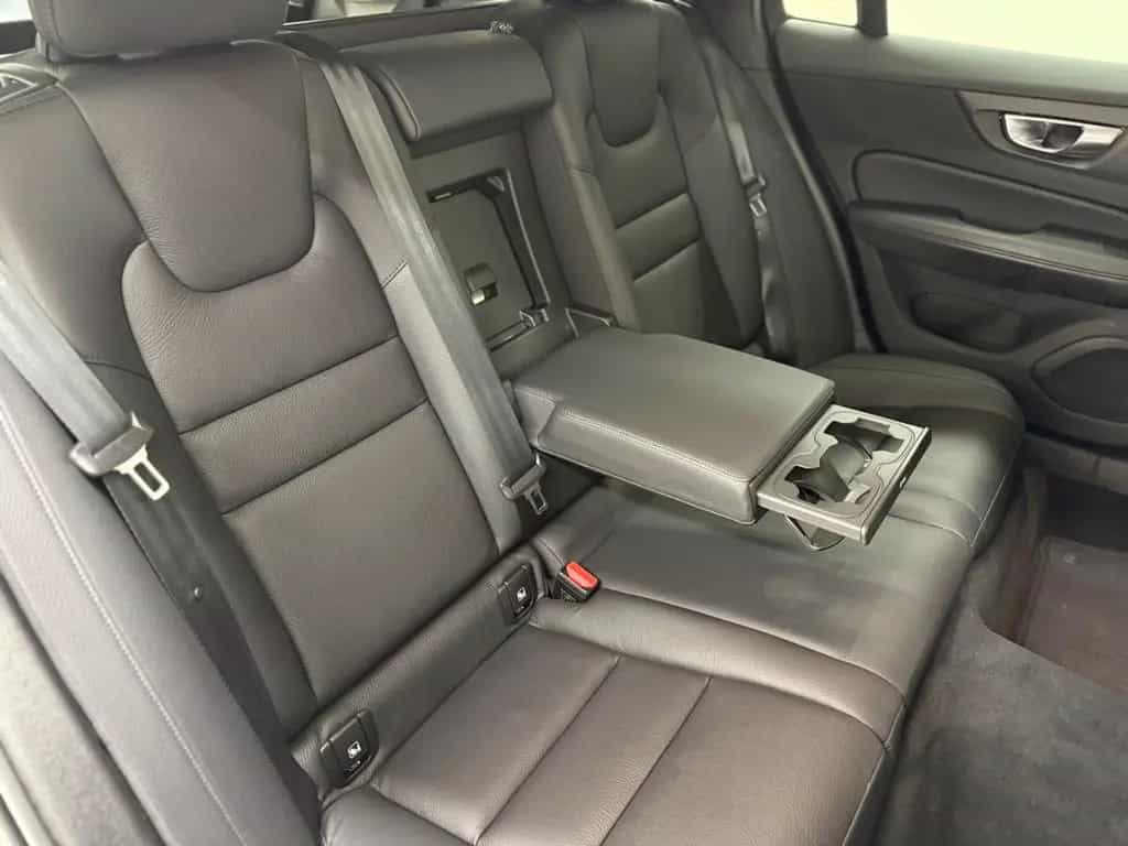 Volvo V60 Kombi Plus Dark*LED*AHK*Kamera*Standheizun 03/2023-photo-17