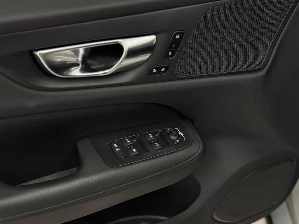 Volvo V60 Kombi Plus Dark*LED*AHK*Kamera*Standheizun 03/2023-photo-21
