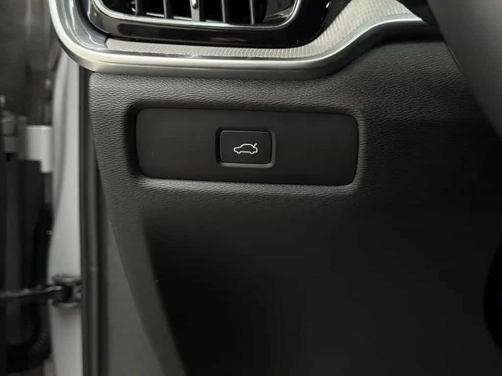 Volvo V60 Kombi Plus Dark*LED*AHK*Kamera*Standheizun 03/2023-photo-23