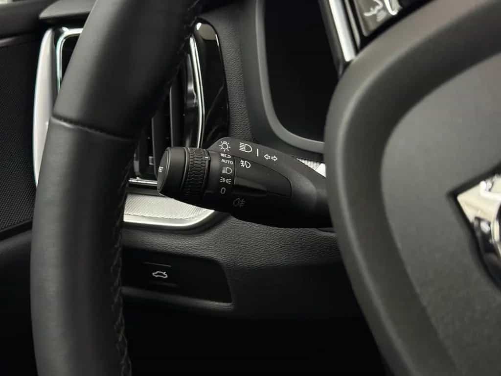 Volvo V60 Kombi Plus Dark*LED*AHK*Kamera*Standheizun 03/2023-photo-24