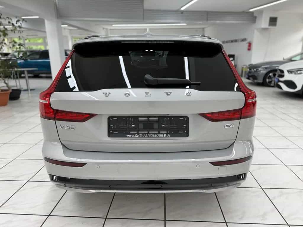 Volvo V60 Kombi Plus Dark*LED*AHK*Kamera*Standheizun 03/2023-photo-3