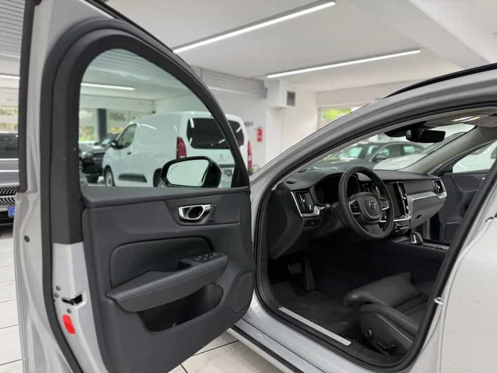 Volvo V60 Kombi Plus Dark*LED*AHK*Kamera*Standheizun 03/2023-photo-9