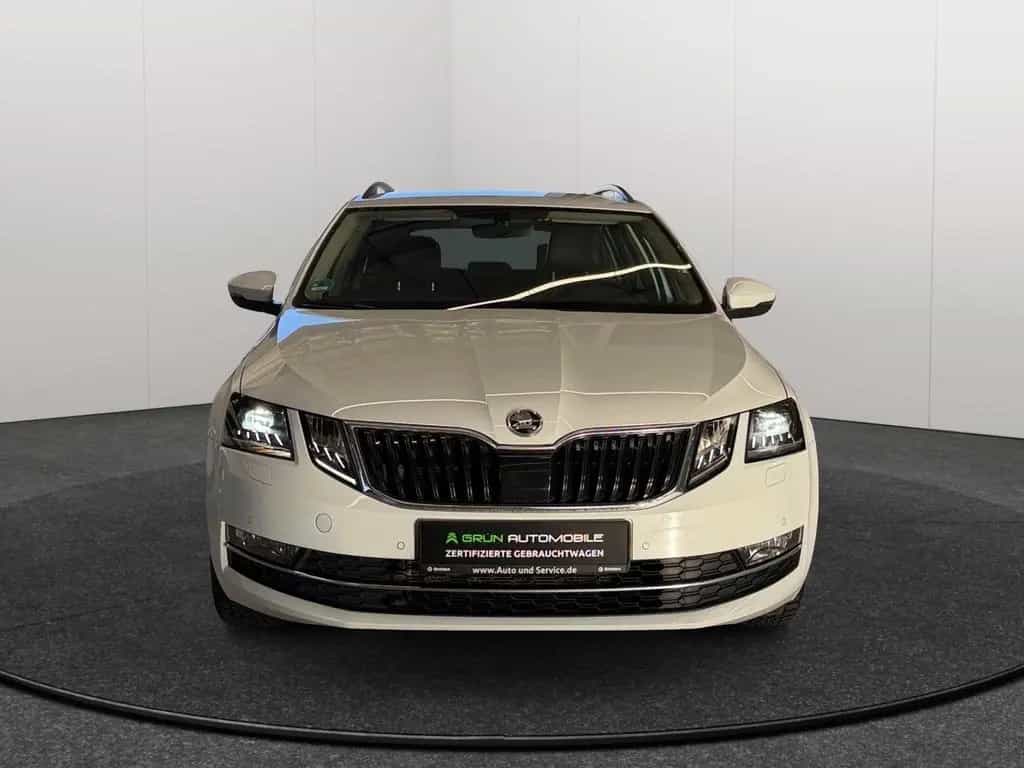 Skoda Octavia Combi L&K 4x4 Kamera/LED/Service&TÜV neu 02/2019-photo-1