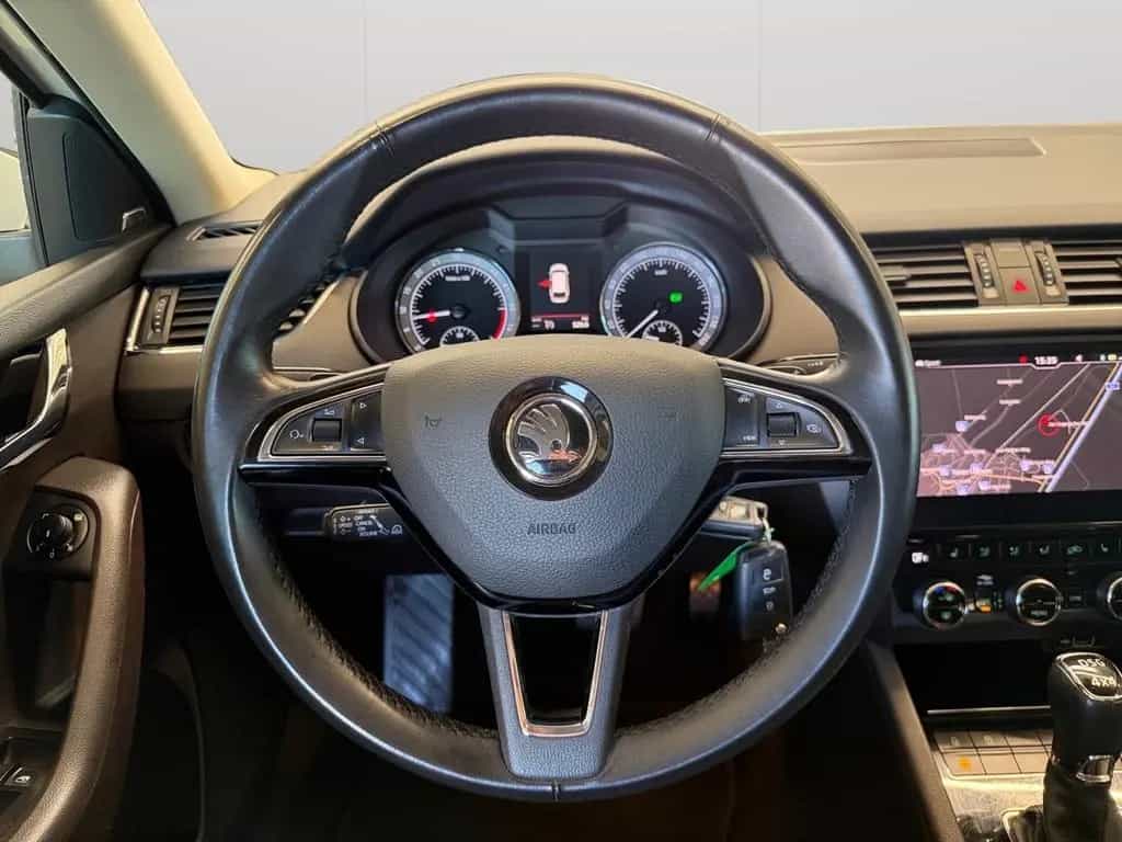 Skoda Octavia Combi L&K 4x4 Kamera/LED/Service&TÜV neu 02/2019-photo-13