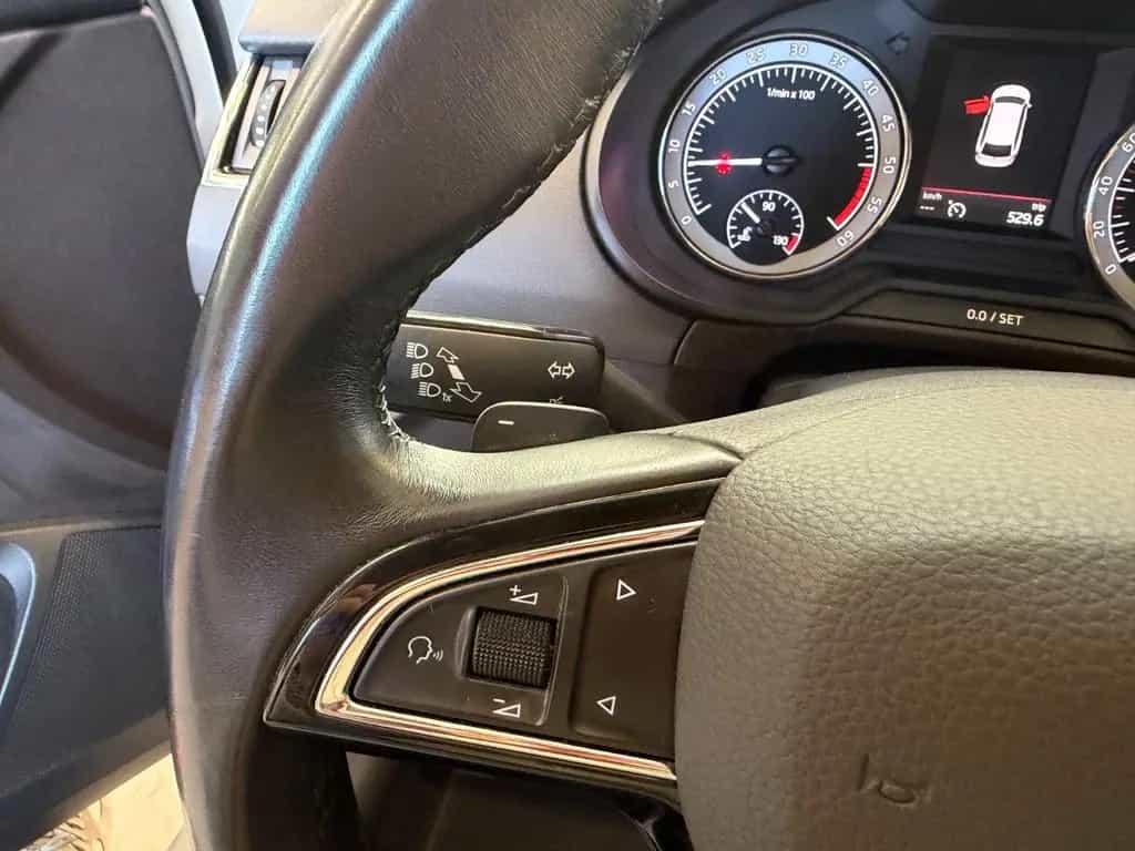 Skoda Octavia Combi L&K 4x4 Kamera/LED/Service&TÜV neu 02/2019-photo-17