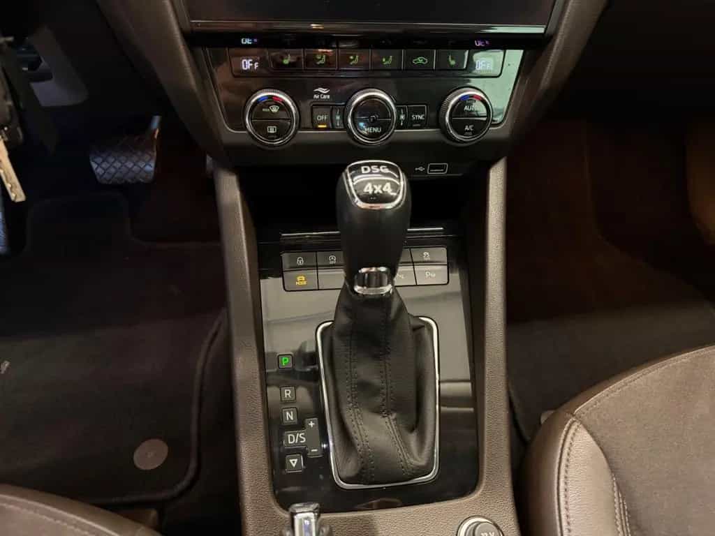Skoda Octavia Combi L&K 4x4 Kamera/LED/Service&TÜV neu 02/2019-photo-18