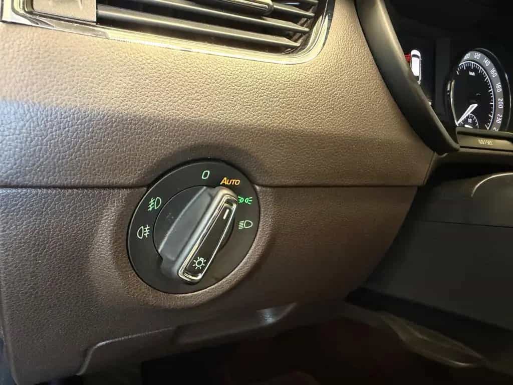 Skoda Octavia Combi L&K 4x4 Kamera/LED/Service&TÜV neu 02/2019-photo-20