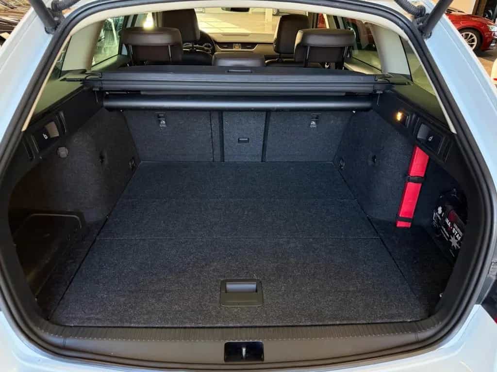 Skoda Octavia Combi L&K 4x4 Kamera/LED/Service&TÜV neu 02/2019-photo-30