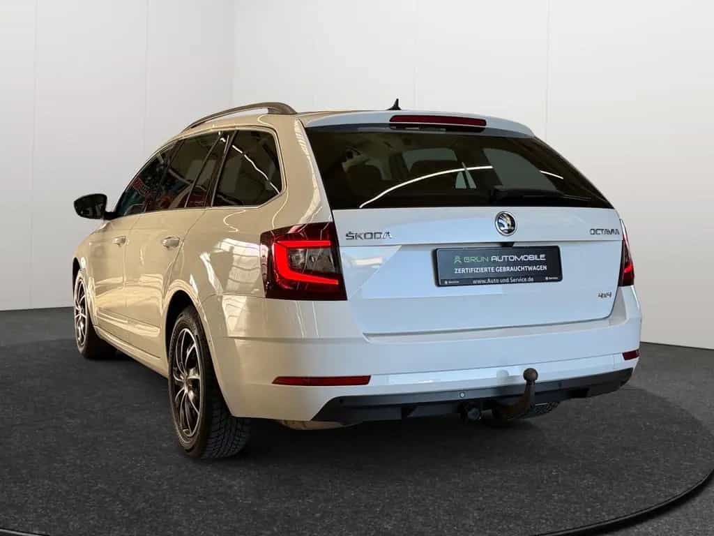 Skoda Octavia Combi L&K 4x4 Kamera/LED/Service&TÜV neu 02/2019-photo-4