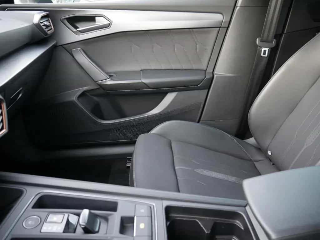 Cupra Leon Sportstourer 2.0 TSI VZ 4Drive MATRIX BEATS 08/2023-photo-13