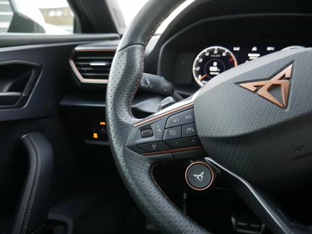 Cupra Leon Sportstourer 2.0 TSI VZ 4Drive MATRIX BEATS 08/2023-photo-16