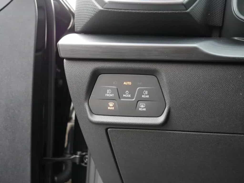 Cupra Leon Sportstourer 2.0 TSI VZ 4Drive MATRIX BEATS 08/2023-photo-17