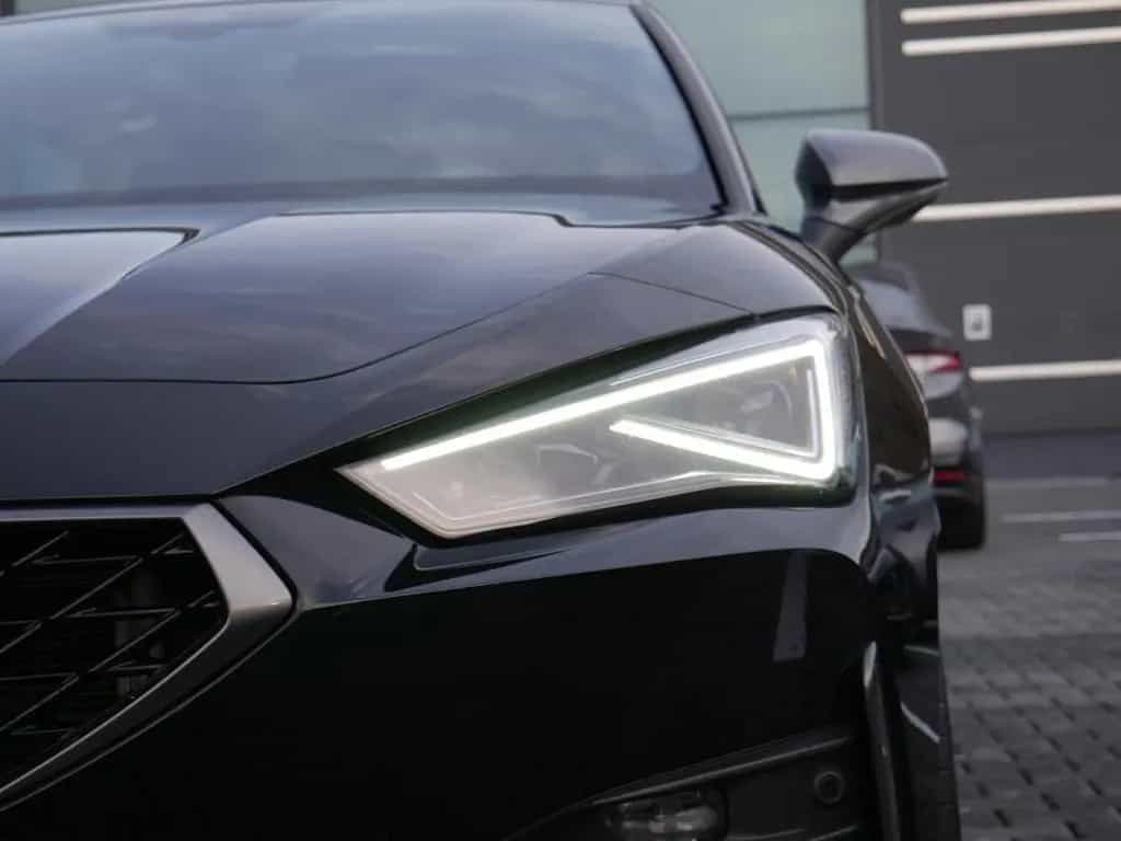 Cupra Leon Sportstourer 2.0 TSI VZ 4Drive MATRIX BEATS 08/2023-photo-25
