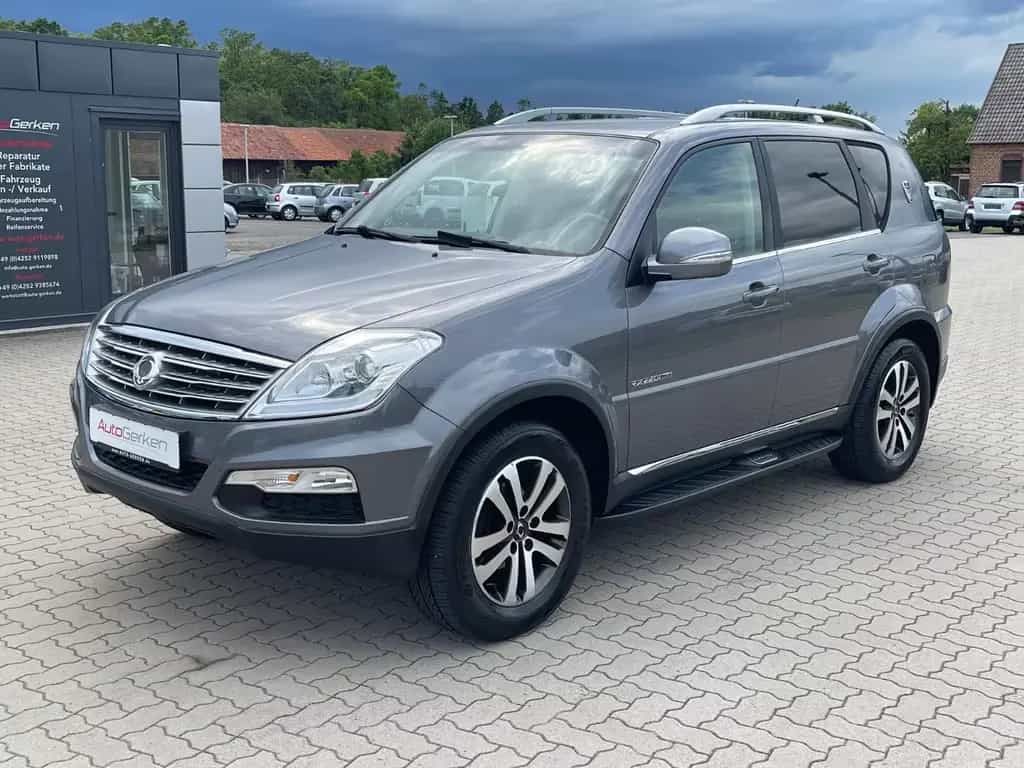 Ssangyong REXTON 2.0 TD  Rexton Sapphire 2HD AHK 7-Sitzer 03/2015-photo-1