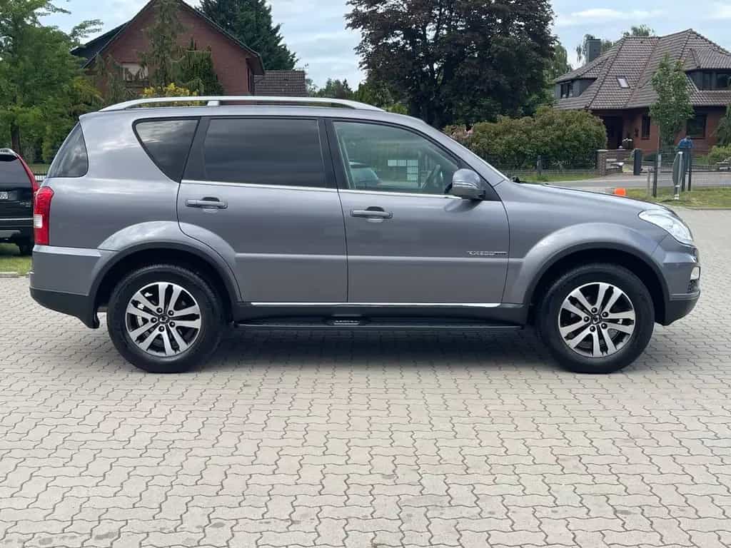 Ssangyong REXTON 2.0 TD  Rexton Sapphire 2HD AHK 7-Sitzer 03/2015-photo-4