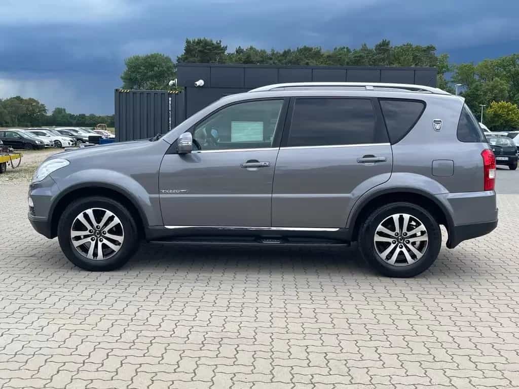 Ssangyong REXTON 2.0 TD  Rexton Sapphire 2HD AHK 7-Sitzer 03/2015-photo-8