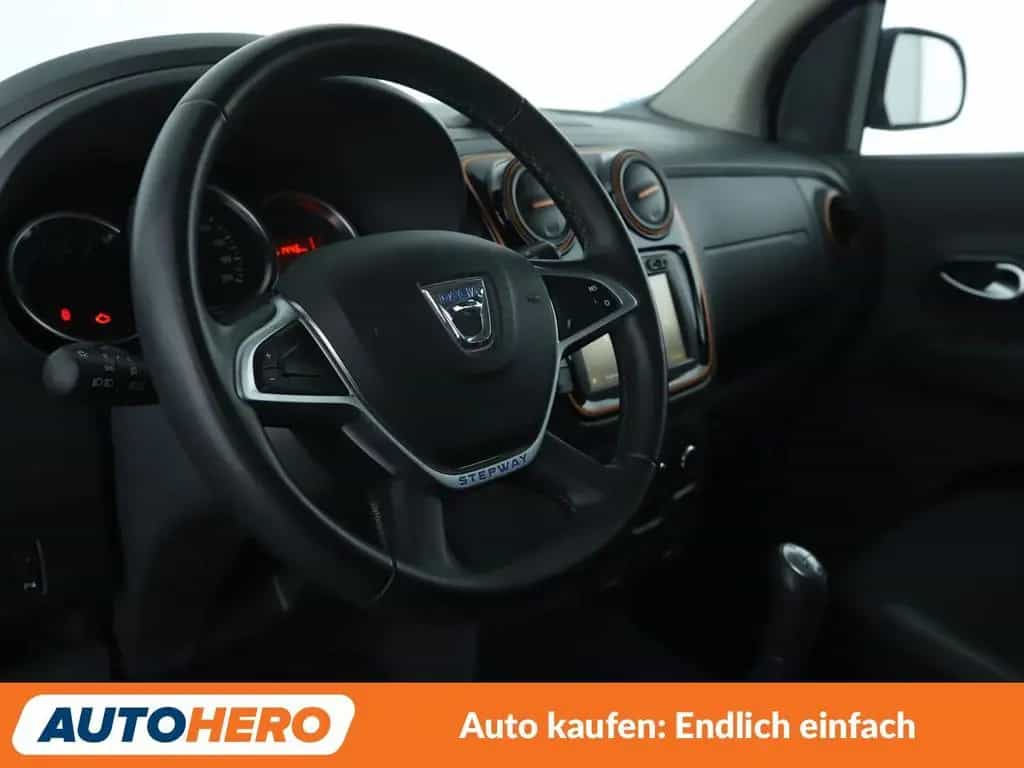 Dacia Lodgy 1.2 TCe Stepway Celebration*NAVI*PDC*SHZ* 05/2017-photo-10