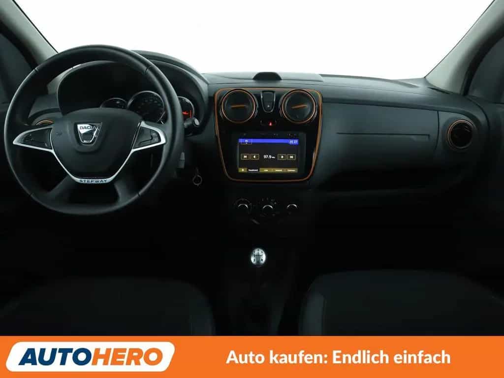 Dacia Lodgy 1.2 TCe Stepway Celebration*NAVI*PDC*SHZ* 05/2017-photo-11
