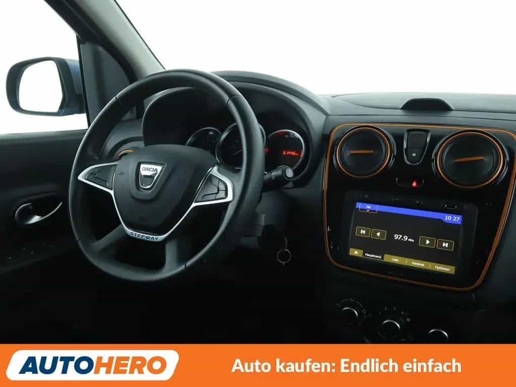 Dacia Lodgy 1.2 TCe Stepway Celebration*NAVI*PDC*SHZ* 05/2017-photo-12
