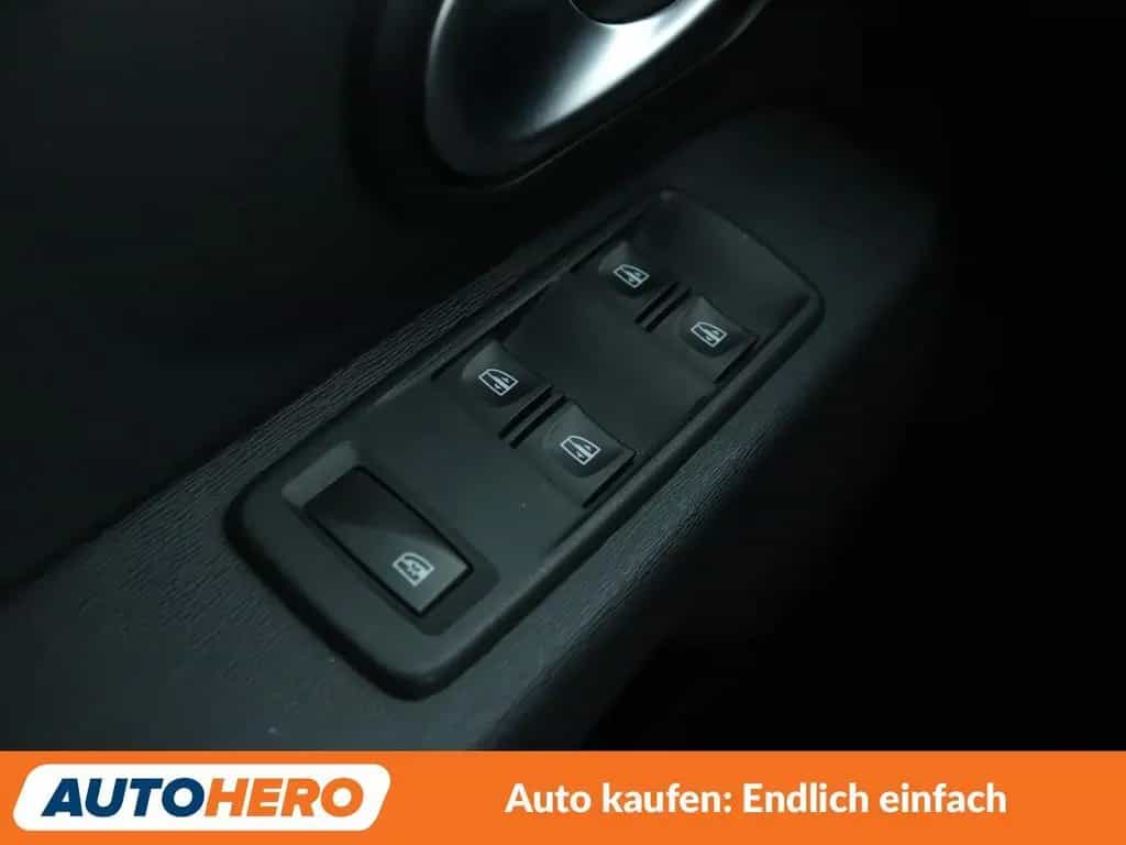 Dacia Lodgy 1.2 TCe Stepway Celebration*NAVI*PDC*SHZ* 05/2017-photo-23