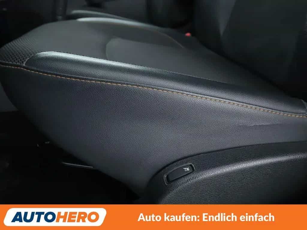 Dacia Lodgy 1.2 TCe Stepway Celebration*NAVI*PDC*SHZ* 05/2017-photo-24