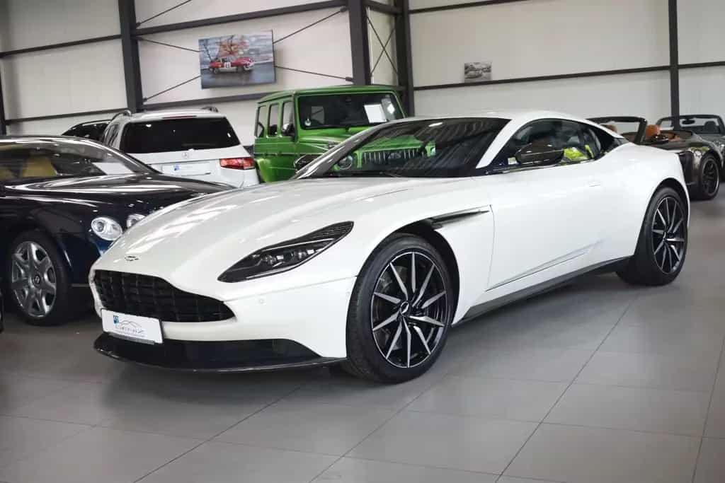 Aston Martin DB11 4.0 V8 06/2017-photo-0
