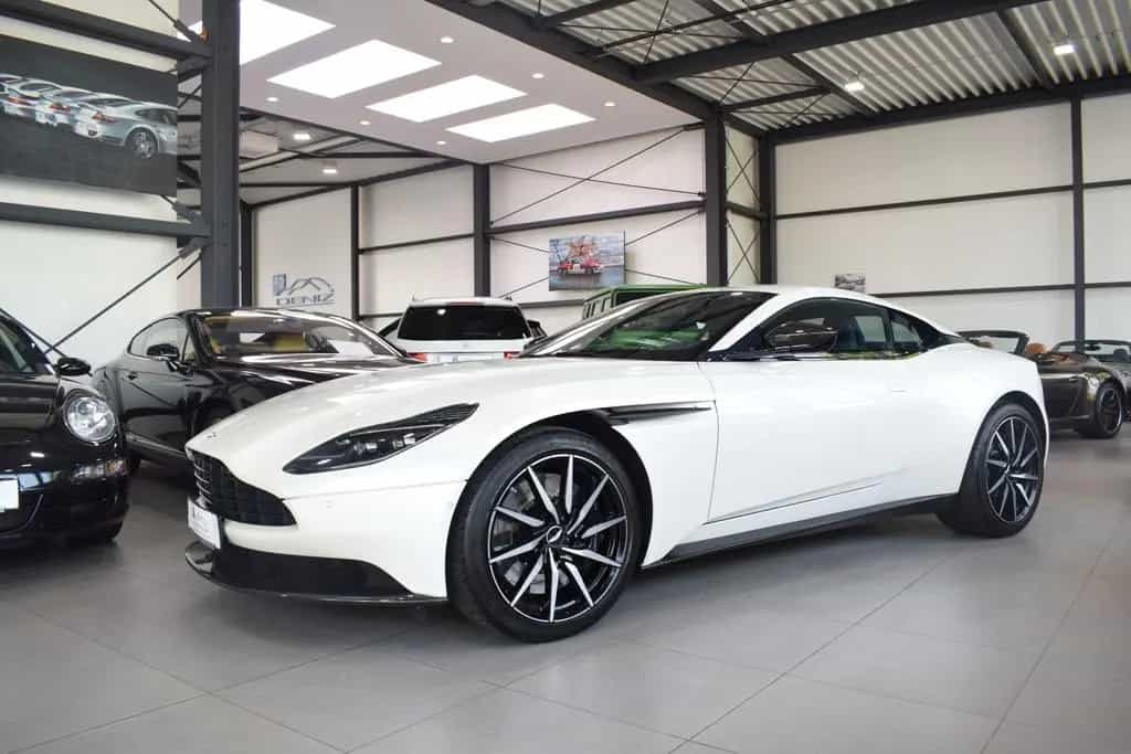 Aston Martin DB11 4.0 V8 06/2017-photo-11