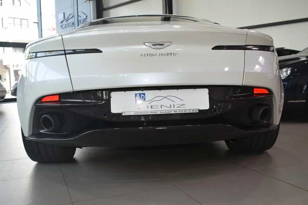 Aston Martin DB11 4.0 V8 06/2017-photo-12