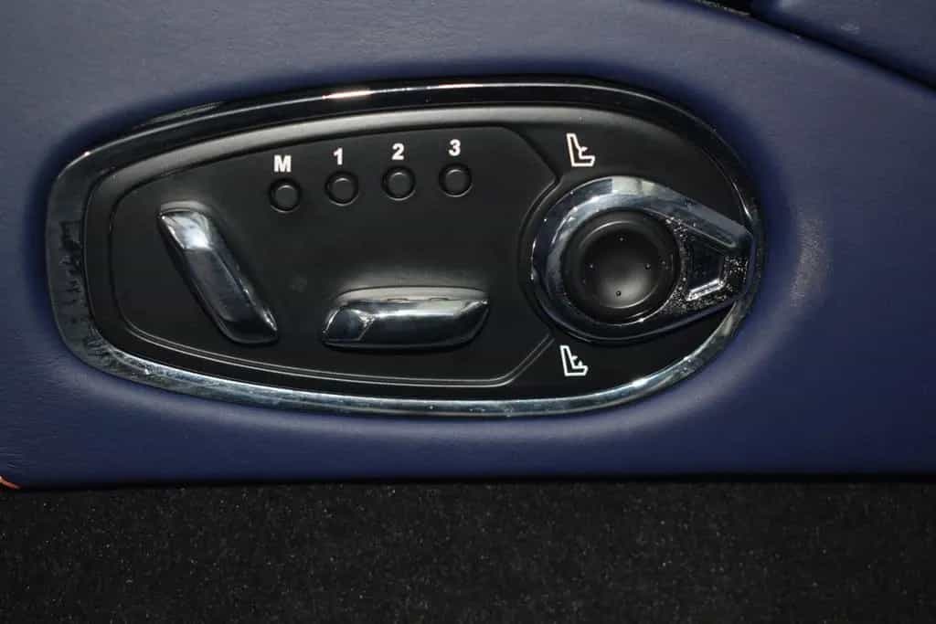 Aston Martin DB11 4.0 V8 06/2017-photo-20