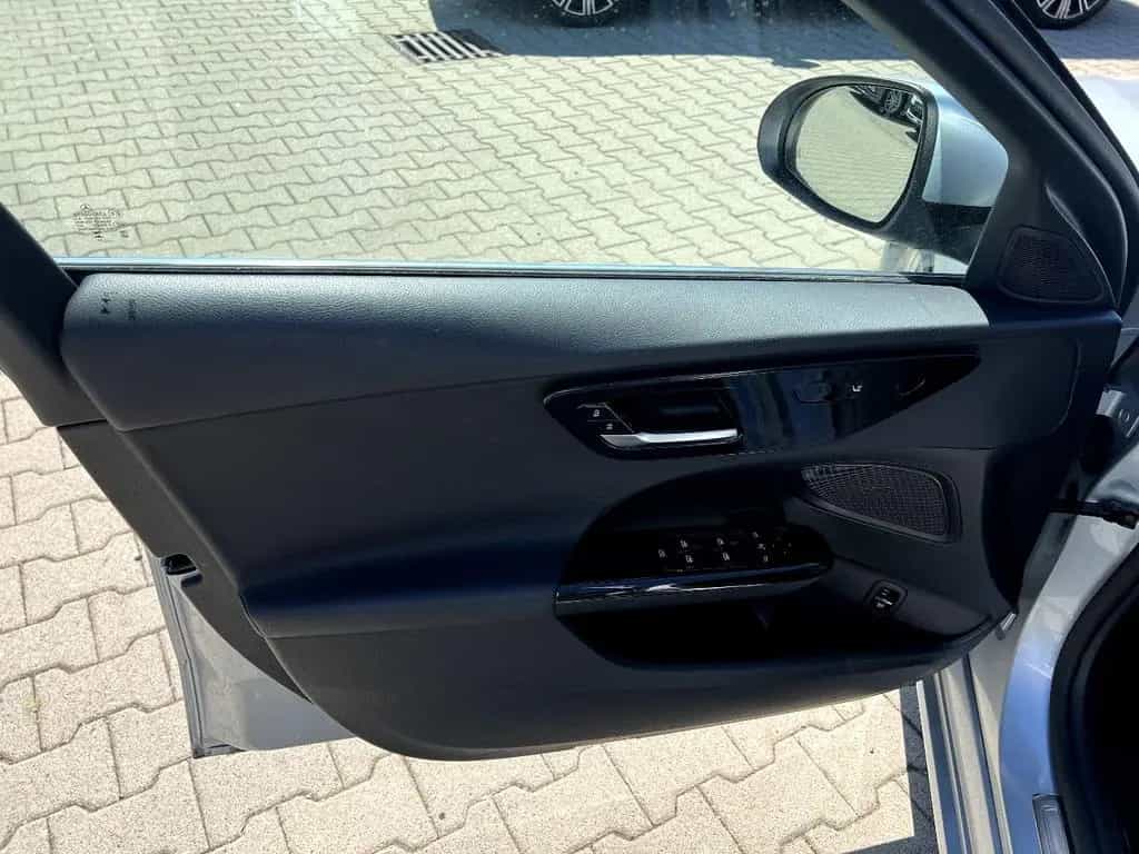 Mercedes-Benz C 220 d T Avantgarde *LED Navi AHK ACC Sitzh. DAB 07/2023-photo-11