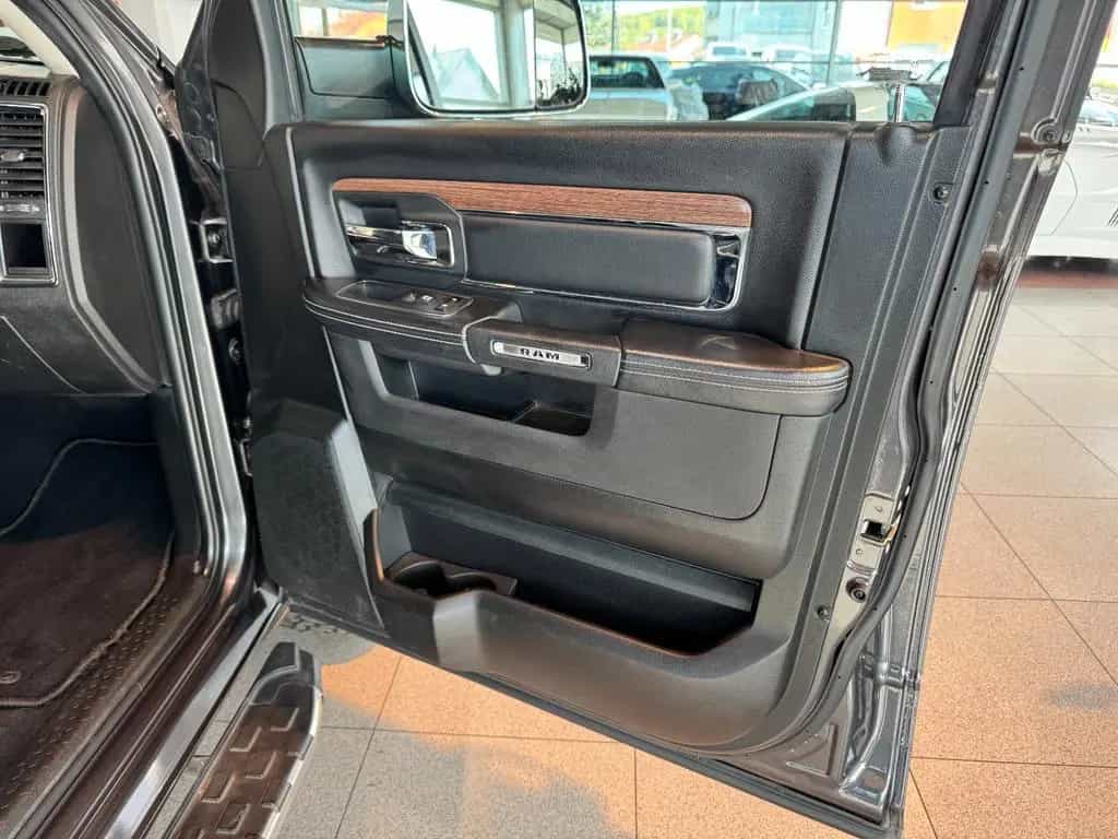 Dodge RAM LARAMIE ECO DIESEL 07/2017-photo-24