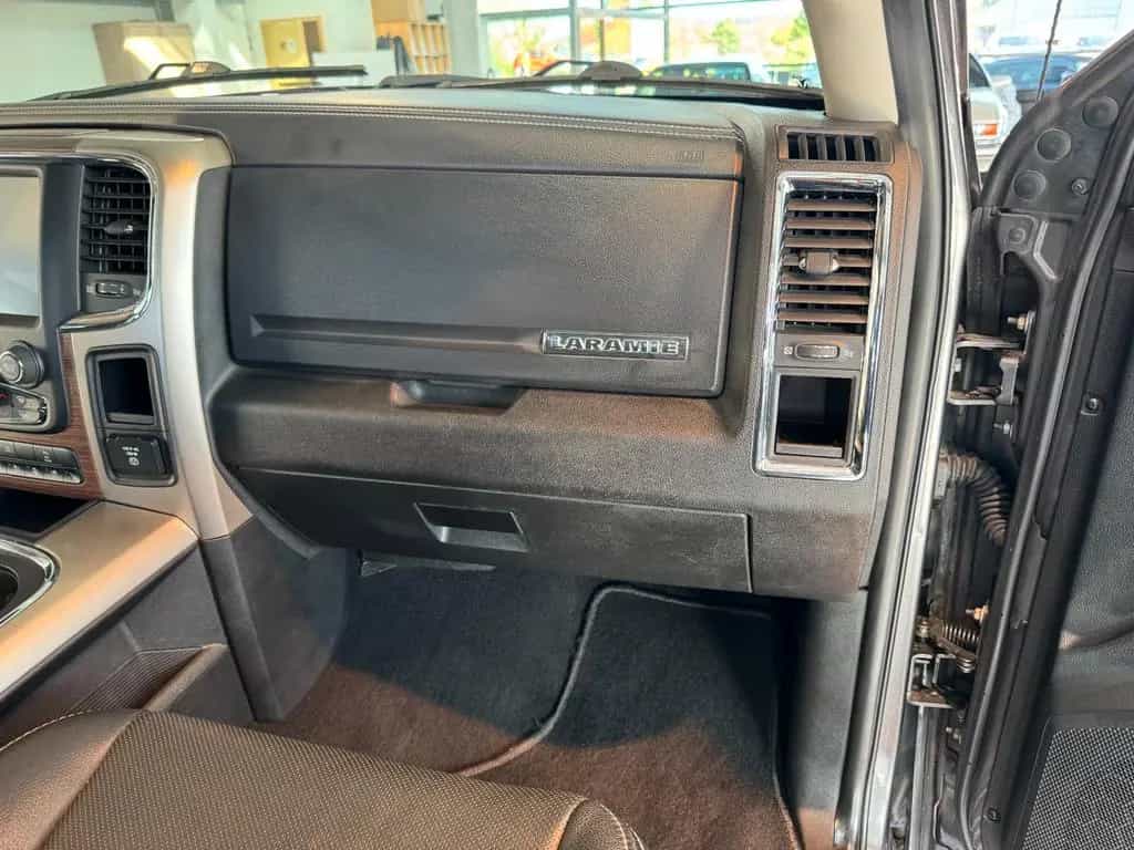 Dodge RAM LARAMIE ECO DIESEL 07/2017-photo-27