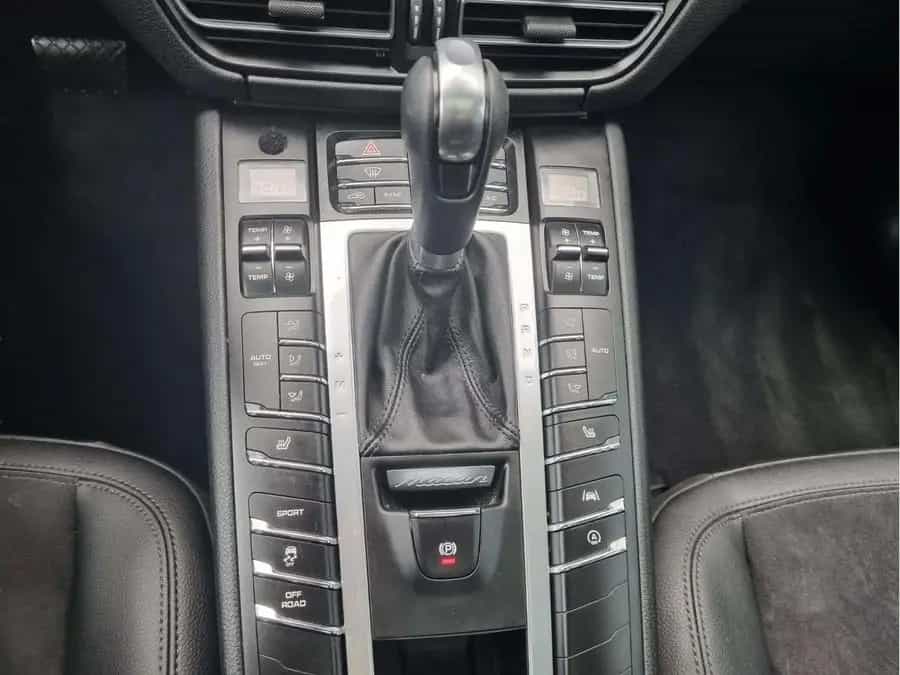 Porsche Macan Basis 02/2021-photo-11