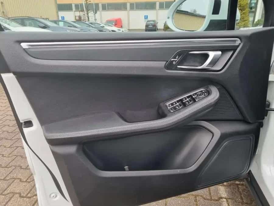 Porsche Macan Basis 02/2021-photo-21