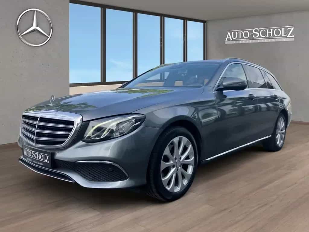 Mercedes-Benz E 200 T AVANTGARDE+EXCLUSIVE+SCHIEBEDACH+TOTW.++ 09/2017-photo-1